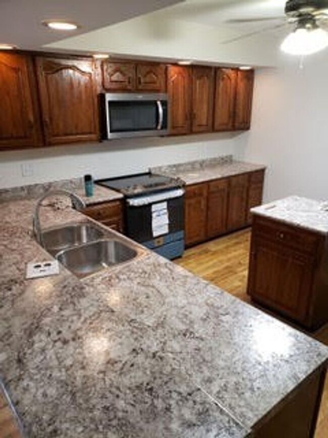 Building Photo - 504 Mountain Breeze Ln
