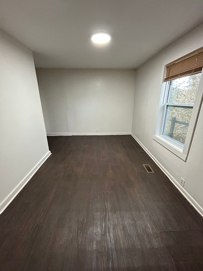 Building Photo - Renovated 3/1 House in South Rome- $1,100