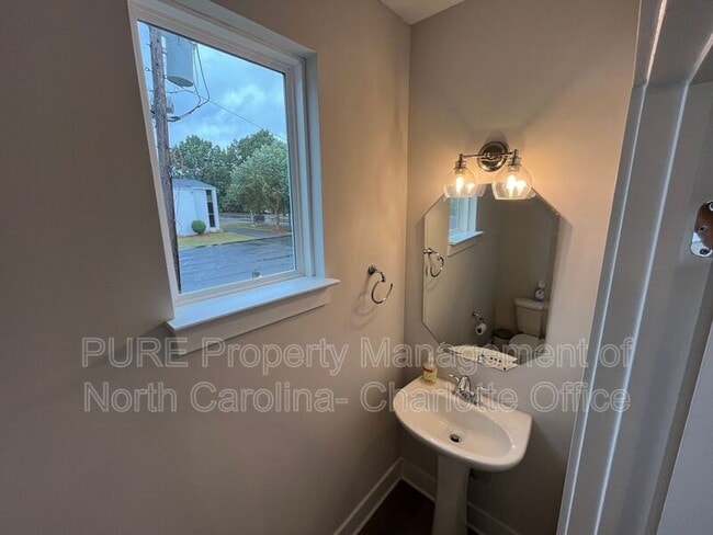 Building Photo - 2128 Electric Ln