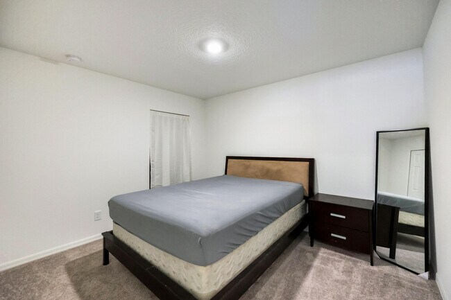 Building Photo - 1316 Gibralter St SW