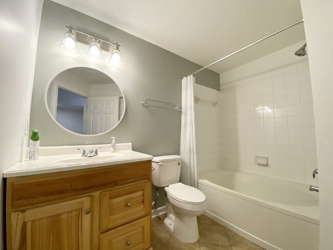 Building Photo - First Floor, One Bedroom Condo at the Reserve at Woodbridge.