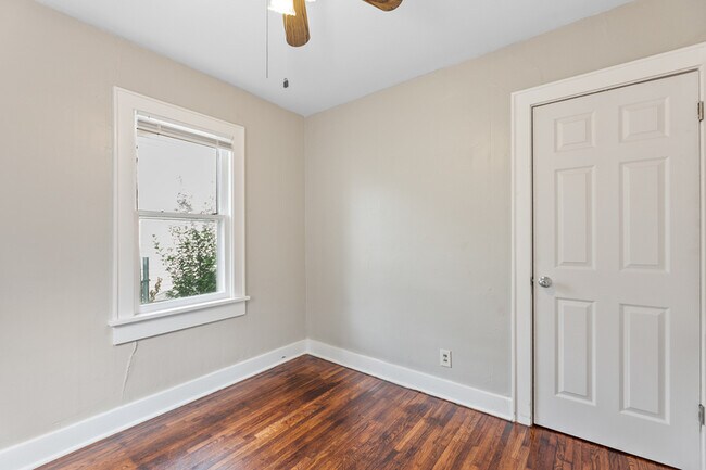 Building Photo - 2801 W Maple St