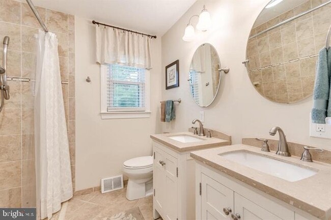 Building Photo - 523 Wayne Ave