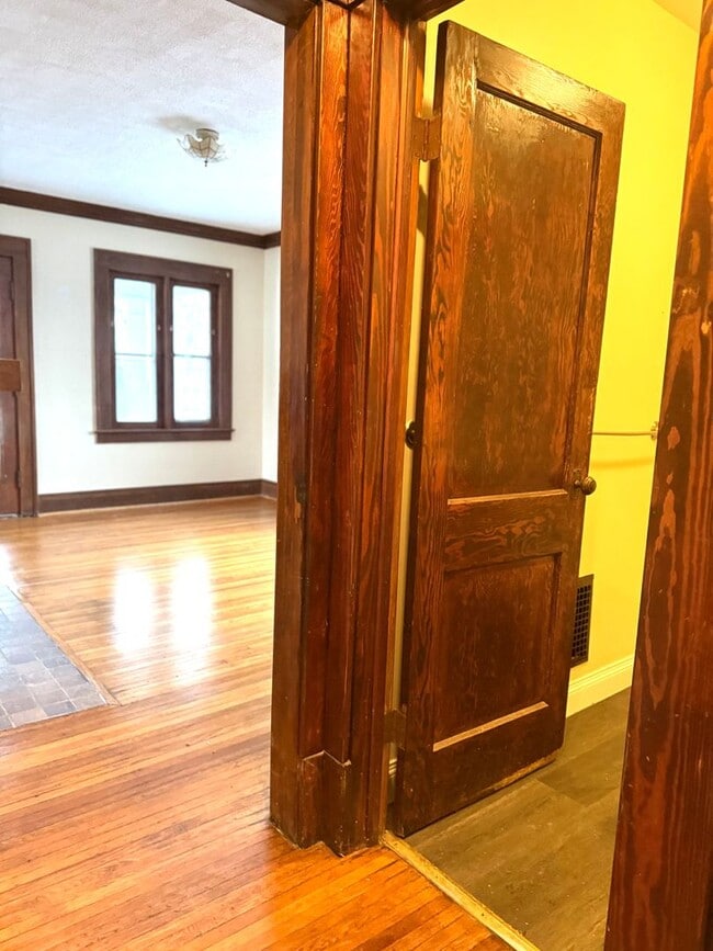 Building Photo - BEAUTIFUL SINGLE FAMILY MOVE-IN READY!!!