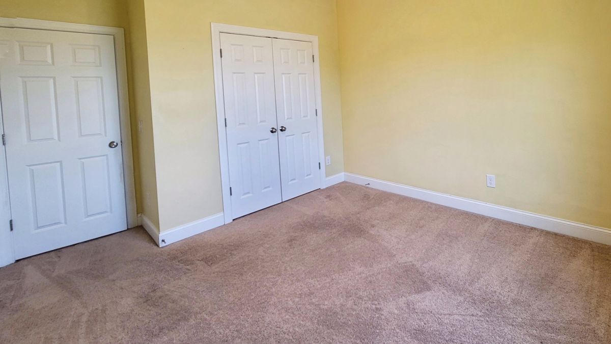 Building Photo - 255 Little Oak Dr