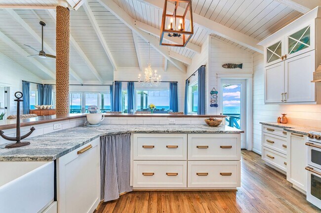 Building Photo - 850 Gulf Shore Dr