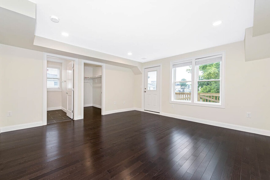 Building Photo - 77 Winchester St