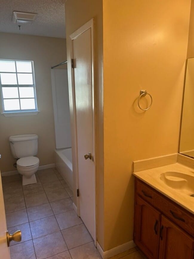 Building Photo - AVAILABLE NOW! *PET FRIENDLY*