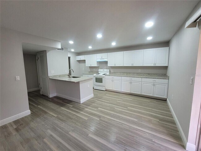 Building Photo - 1160 Calle Del Norte