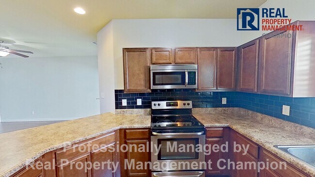 Building Photo - Beautiful Two-Story Townhome with Attached...