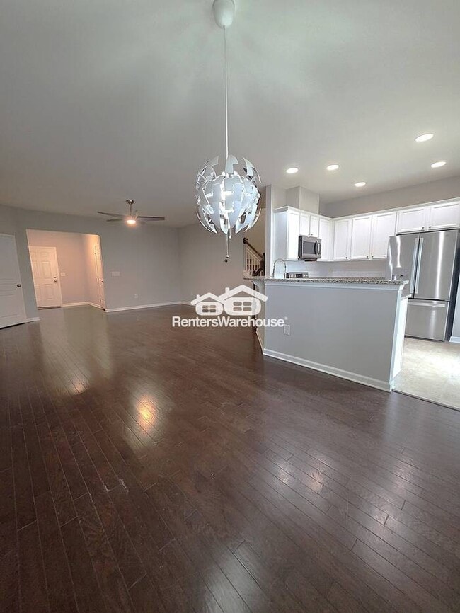 Building Photo - Beautiful 3-bedroom townhome in North Rale...