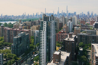 Building Photo - Columbus Square