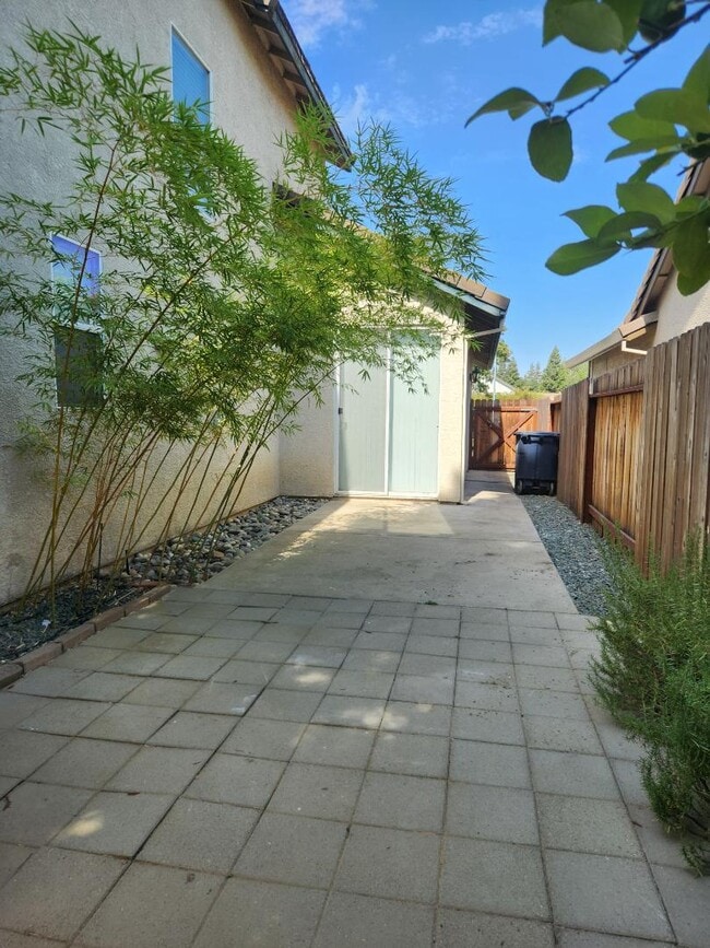 Building Photo - 6446 Cedar Ranch Dr