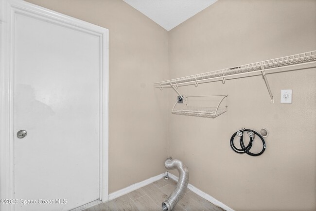 Building Photo - 2467 Deercroft Dr