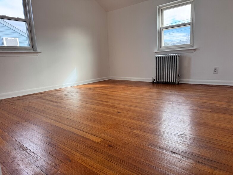 Building Photo - 567 Boulevard