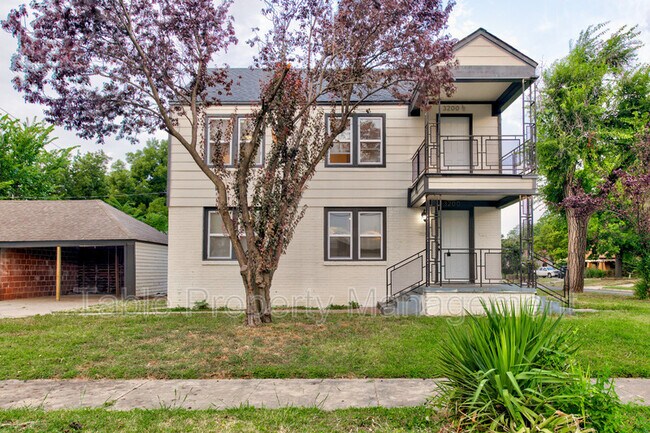 Building Photo - 3200 NW 16th St