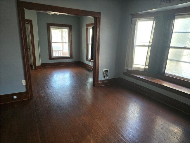 Building Photo - 150 Gardiner Ave