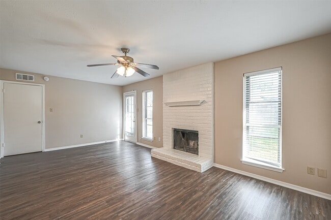 Building Photo - 2711 Quarry Hill Rd