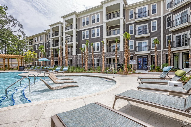 Building Photo - The Heyward Apartments