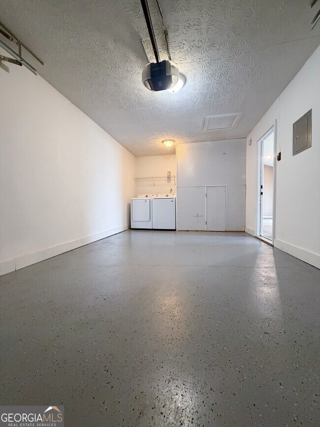 Building Photo - 2711 Highland Ridge NW