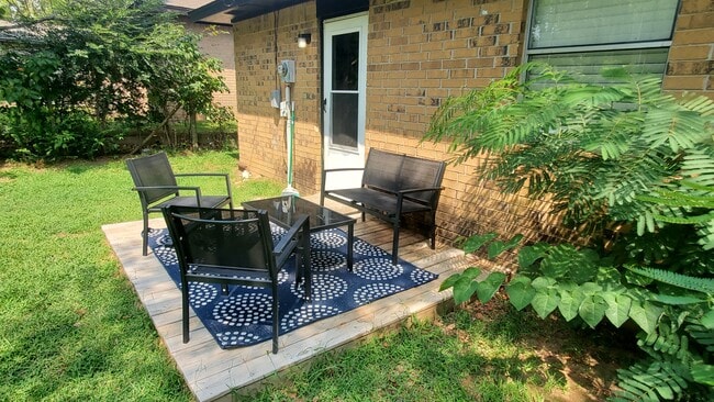 Building Photo - 504 S Cedar Pl