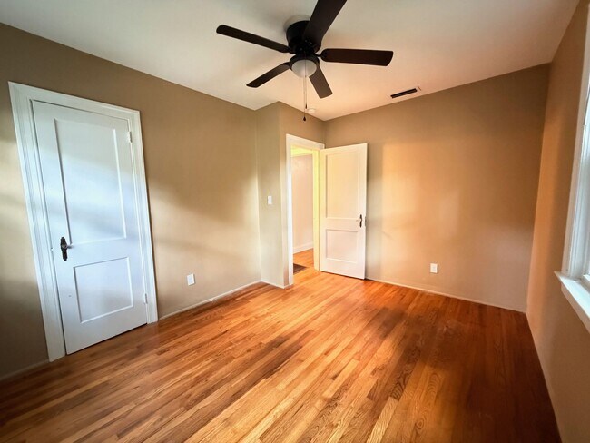 Building Photo - Historic Downtown Charm | Original Floors | Walk to Golf, Dining, Parks, & Concerts