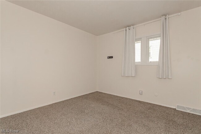 Building Photo - 8806 Norwood Dr