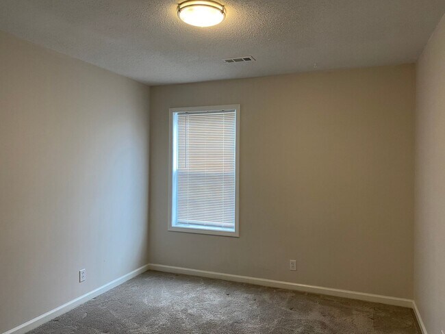 Building Photo - 1349 Jenny Ln