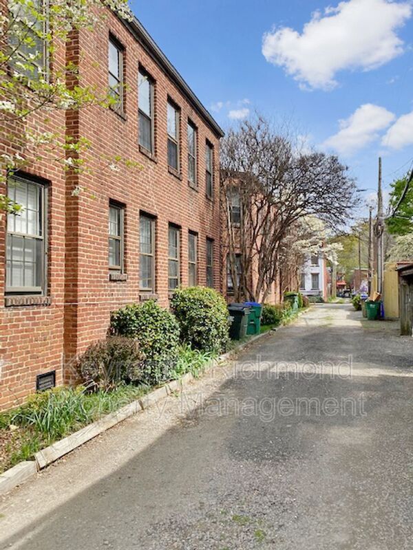 Building Photo - 210 N Stafford Ave