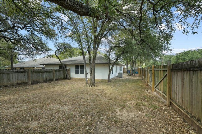 Building Photo - 3407 Blumie St
