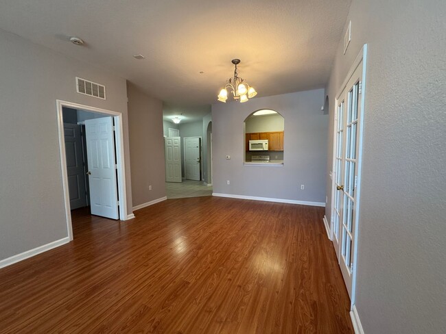 Building Photo - 3 Bedroom 2 Bath Condo In Ventura At Stone...