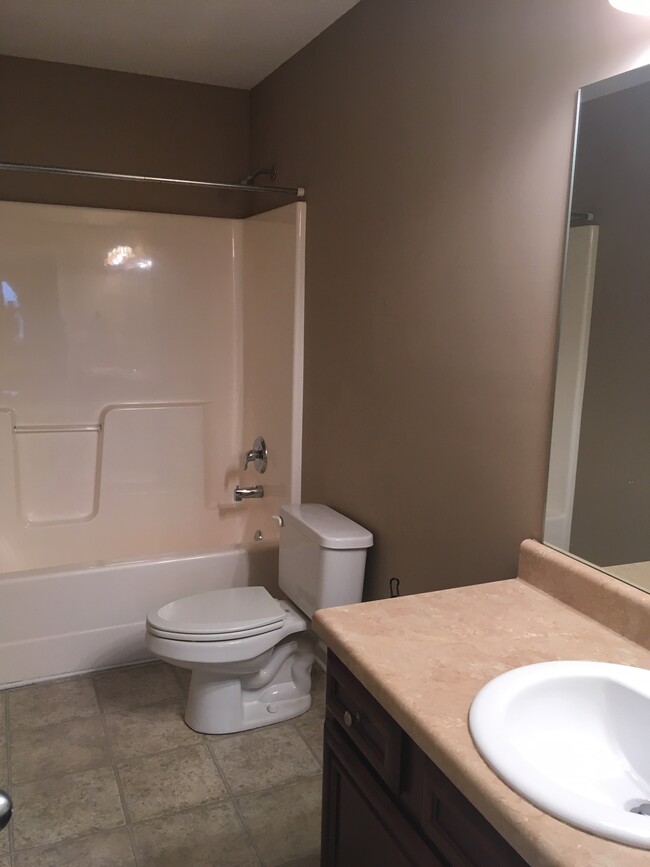 Bathroom - 1058 Cedarbrook Dr