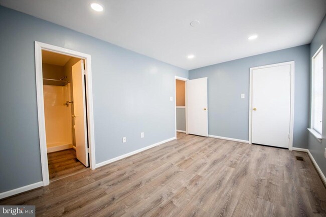 Building Photo - 3915 Friar St