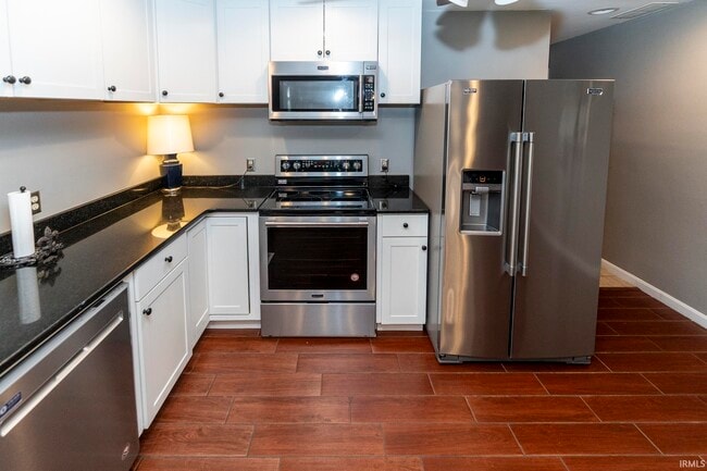Building Photo - 7122 Woods Dr