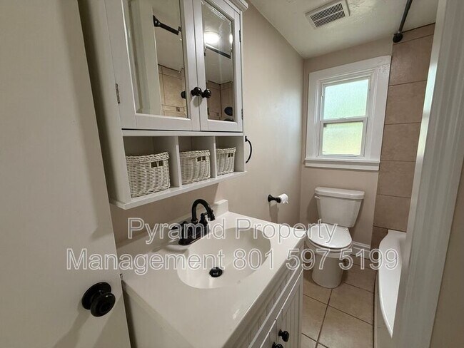 Building Photo - 3180 S 400 E