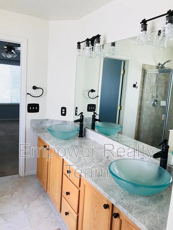 Building Photo - 16055 Butterwort Cir