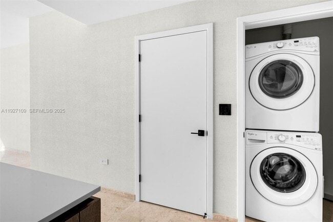 Building Photo - 88 SW 7th St