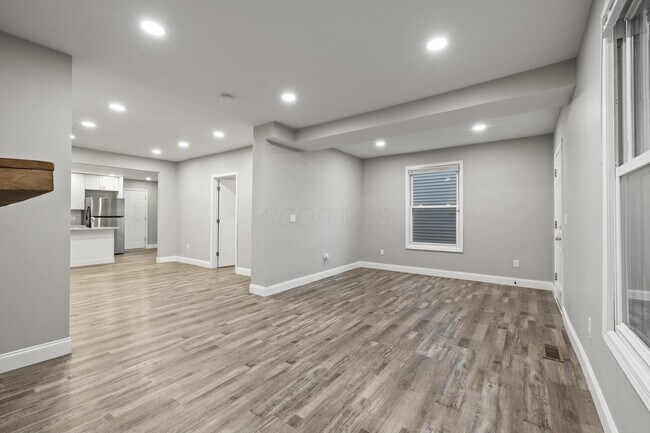 Building Photo - 1736 Bruck St