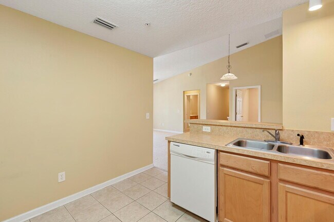 Building Photo - Beautifully Updated & Spacious 3BR/2BA Condo in a Secure Gated Community — Includes Cable, Intern...