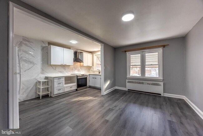 Building Photo - 1150 Devereaux Ave