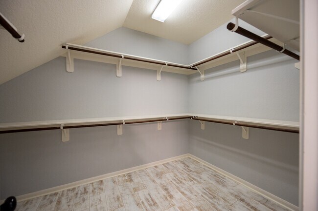 Building Photo - 6707 Hunters Creek Ln