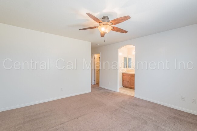 Building Photo - 4 Bedroom/2 Bath Home in Desired Southwest...