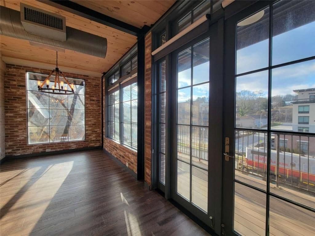 Building Photo - 550 E Main St