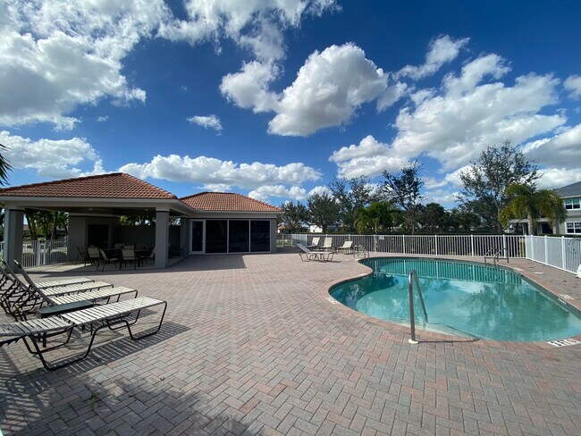 Building Photo - 12101 Santaluz Dr