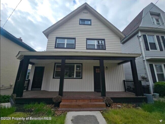 Building Photo - 1105 Quincy Ave