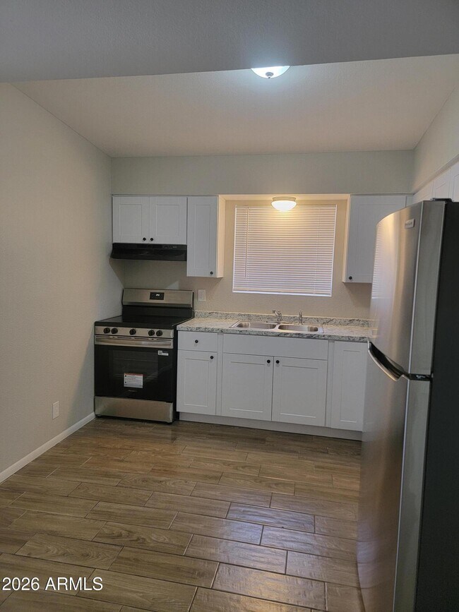 Building Photo - 204 N Standage