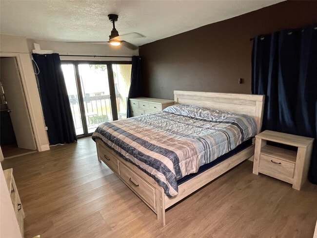 Building Photo - 4000 Del Rio Way