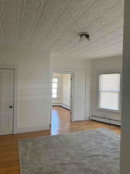 Building Photo - 8 Arch Ave