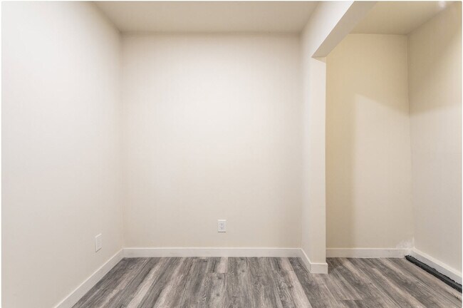 Walk in Closet/Office - 1005 Calzona St