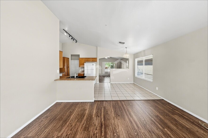 Building Photo - 16660 W Cottonwood St